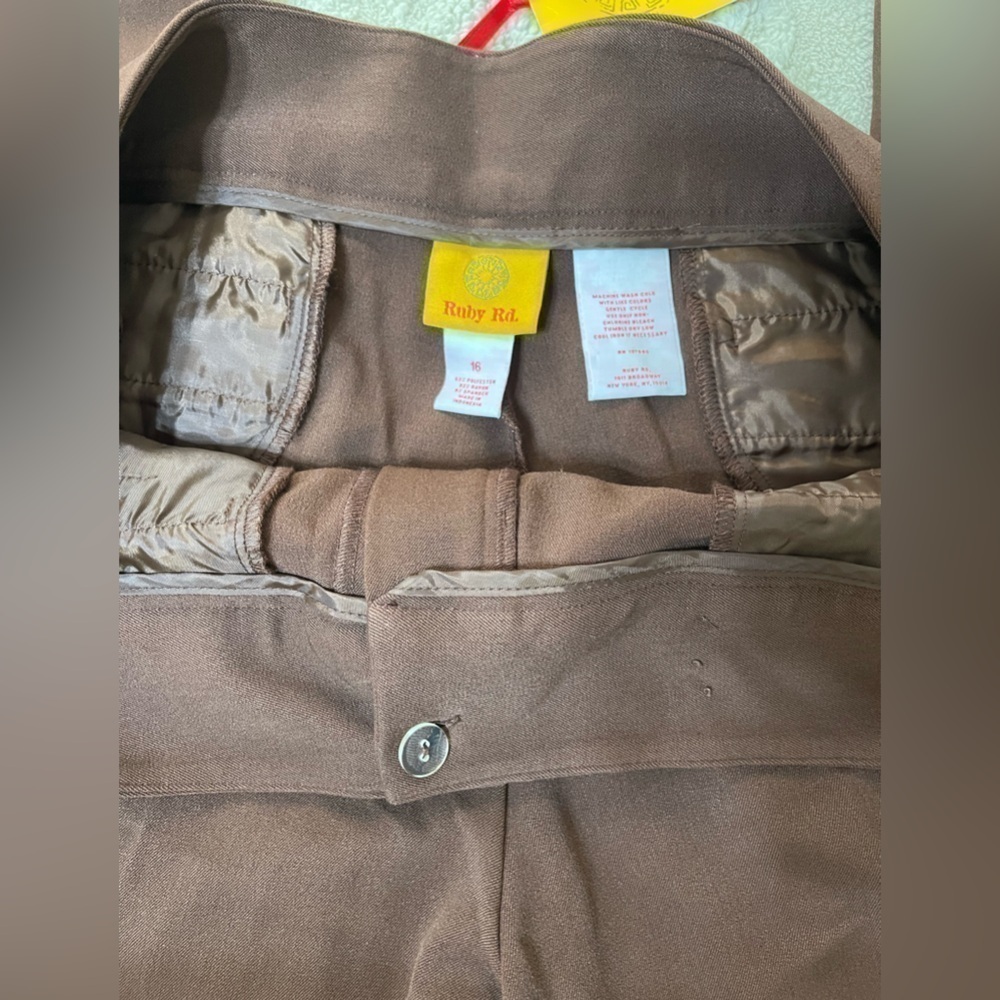 Woman’s Ruby Rd slacks - Picture 2 of 5